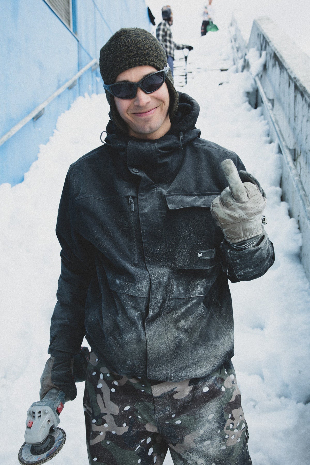Dominik Wagner showing the finger while preparing the ledge