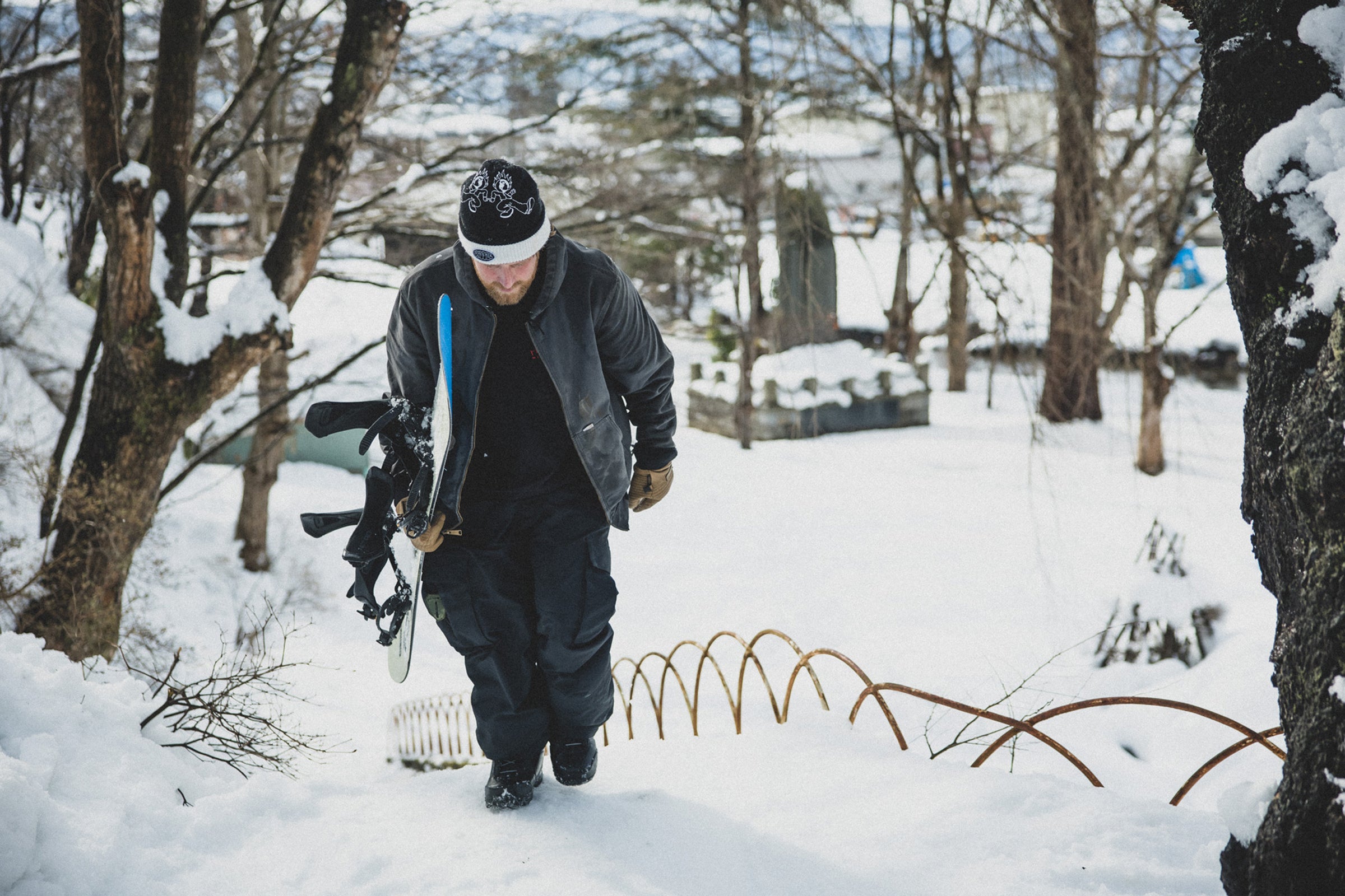 L1 Dixon Cargo Lifestyle Shot