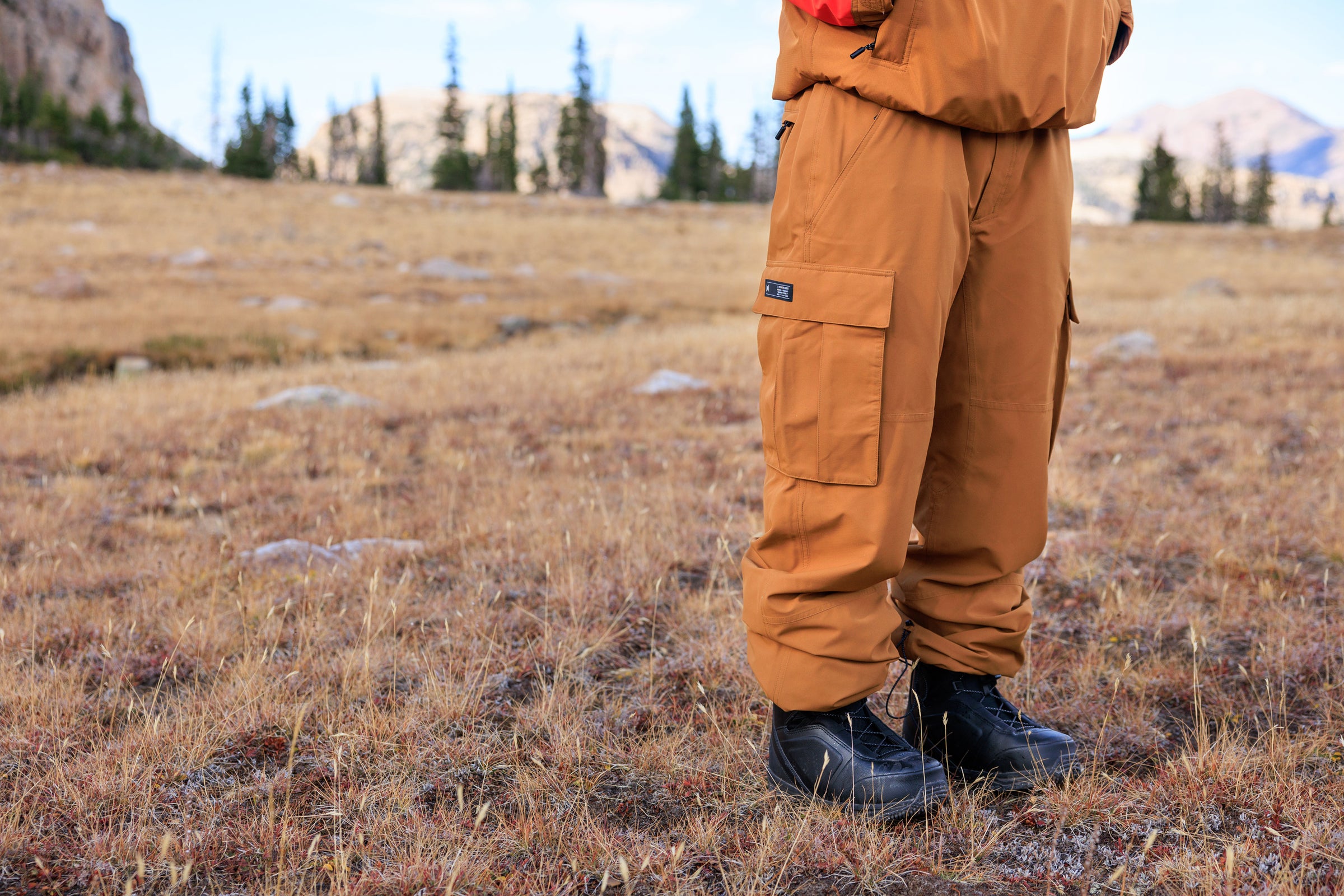 L1 Dixon Cargo Lifestyle Shot