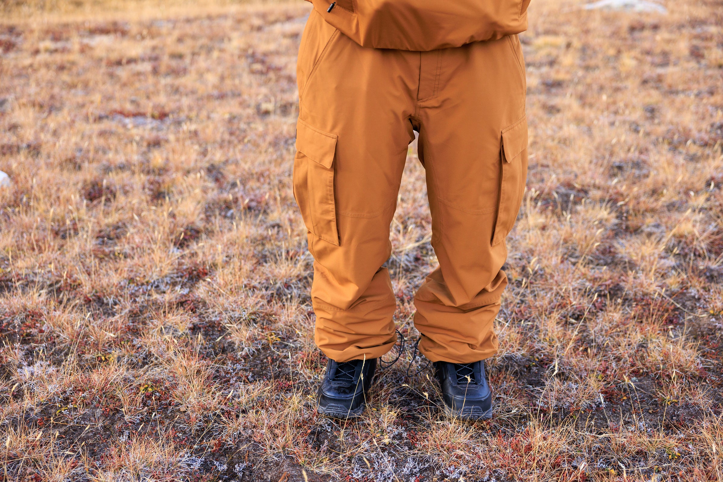 L1 Dixon Cargo Lifestyle Shot