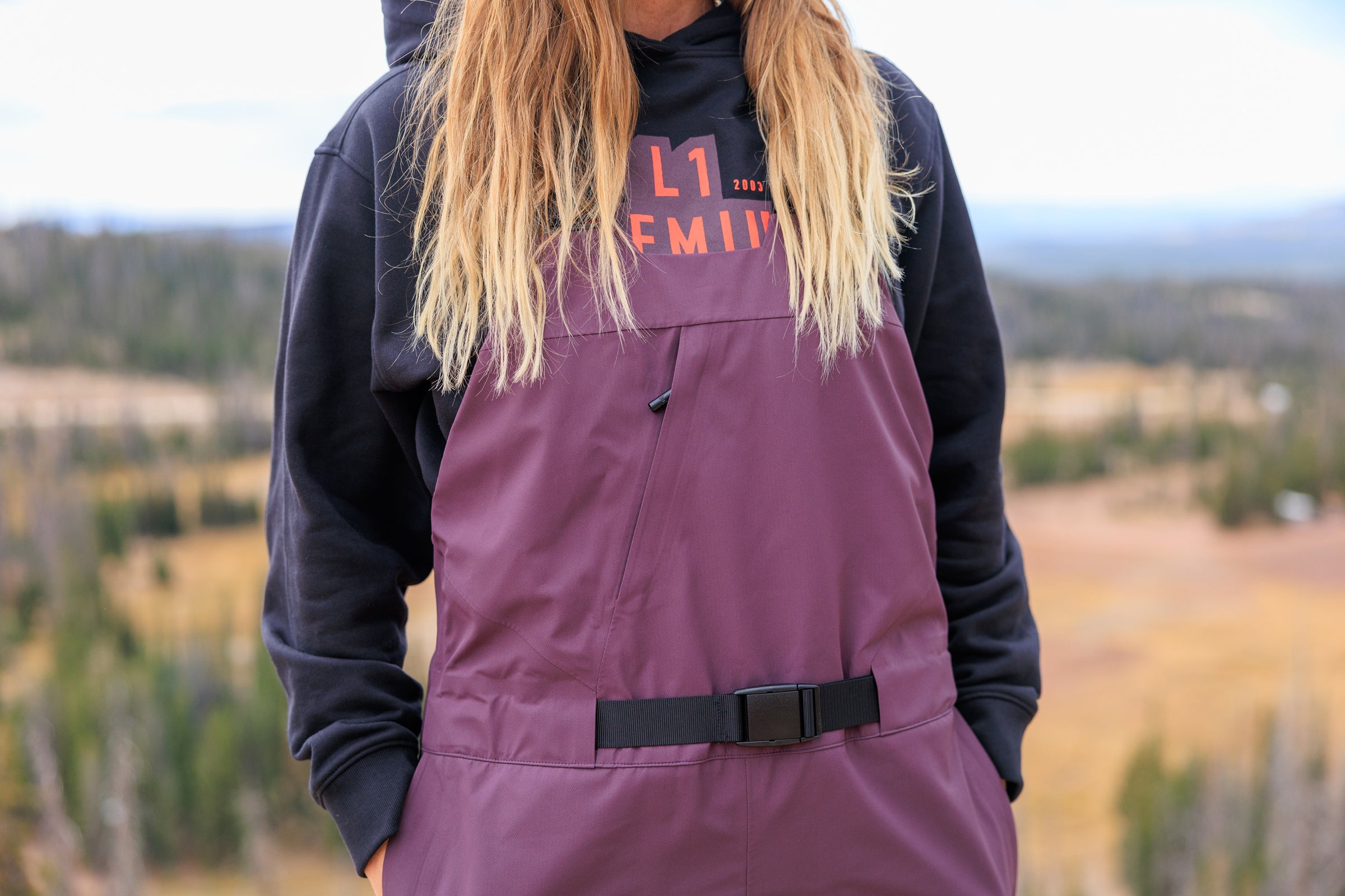 L1 Ukka Bib Lifestyle Shot